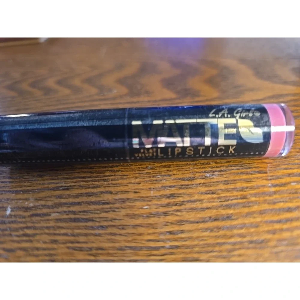 L.A Girl Matte‎ Flat Velvet Lipstick Blessed 0.10 Oz